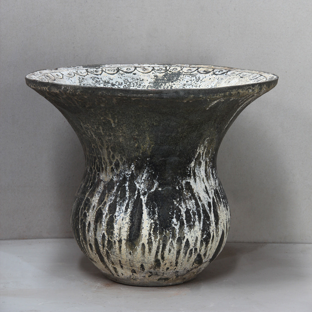 THAI LIMESTONE Green White Wide Bell Pond