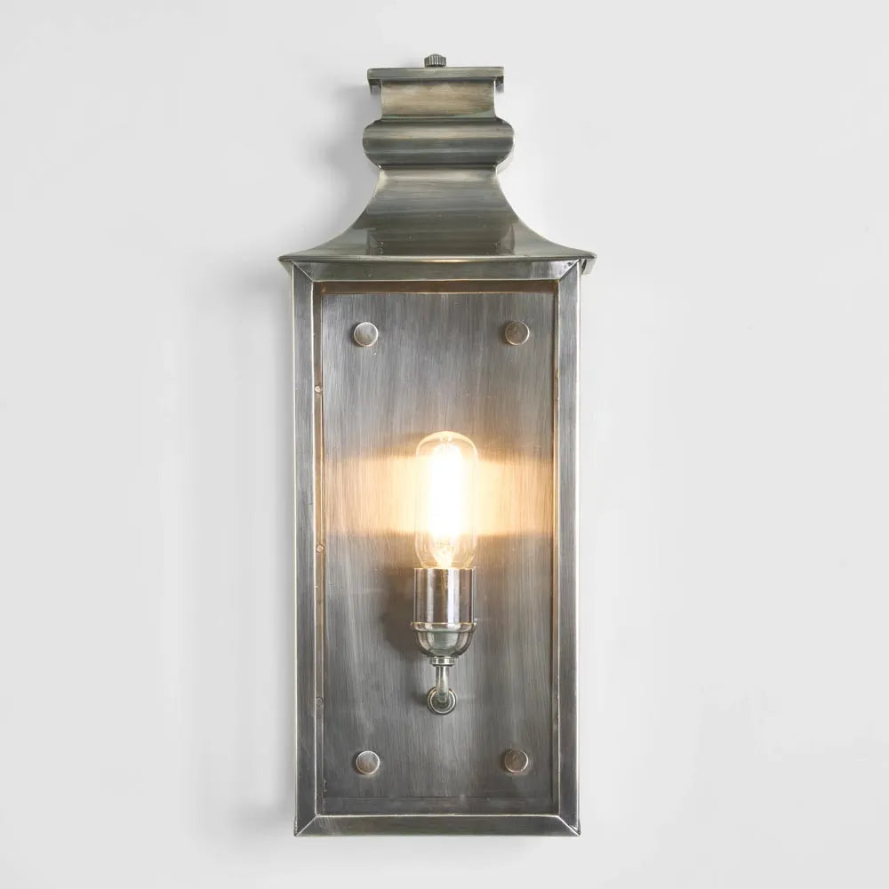 Outdoor Classic Medium Lantern