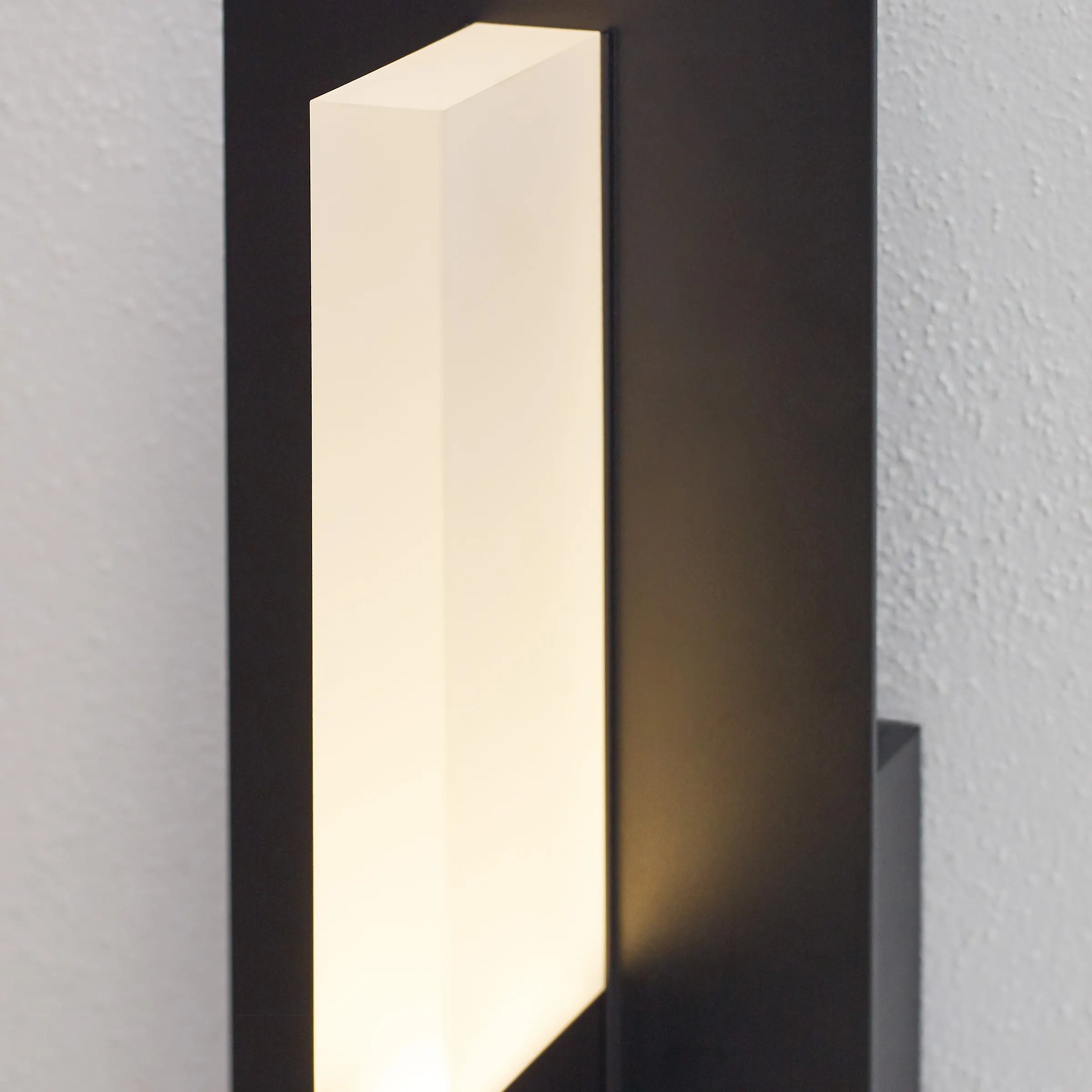 Visual Comfort Sean Lavin Lyft 18" Outdoor Wall Sconce