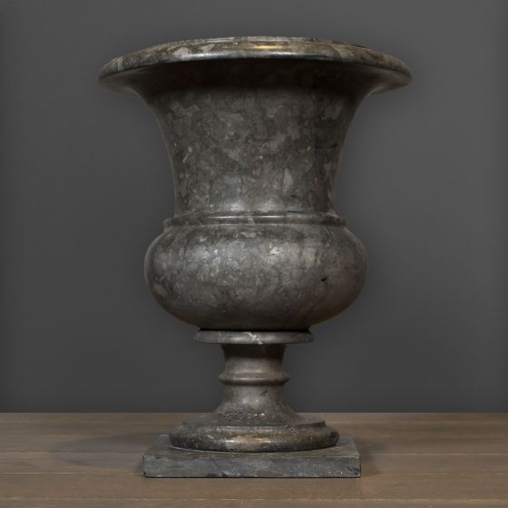 19th-Century Medici Vase Replica – handcrafted in grey-black marble with an aged patina for authentic classical elegance.