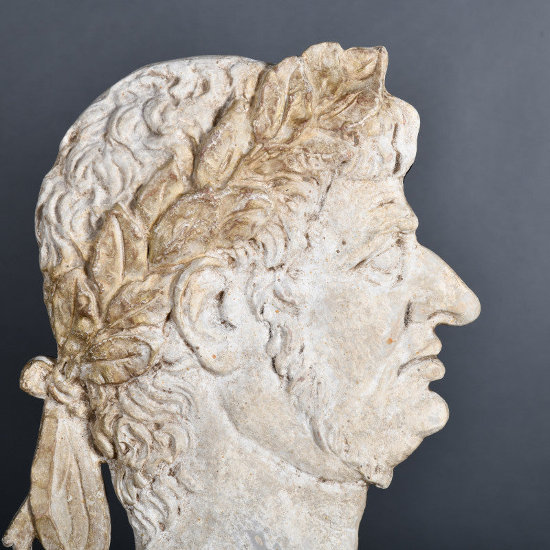 Pair of Roman Emperors – 18th-century cameo-style replica of Caesar’s profile, crafted during the 'Grand Tour' for curiosity cabinets.