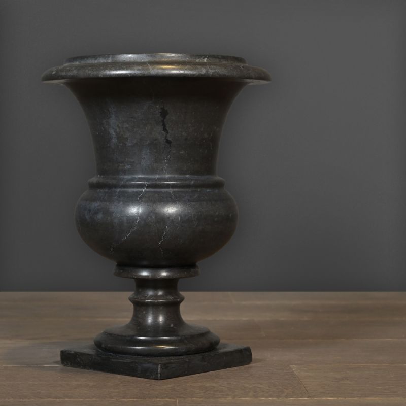 19th-Century Medici Vase Replica – handcrafted in grey-black marble with an aged patina for authentic classical elegance.